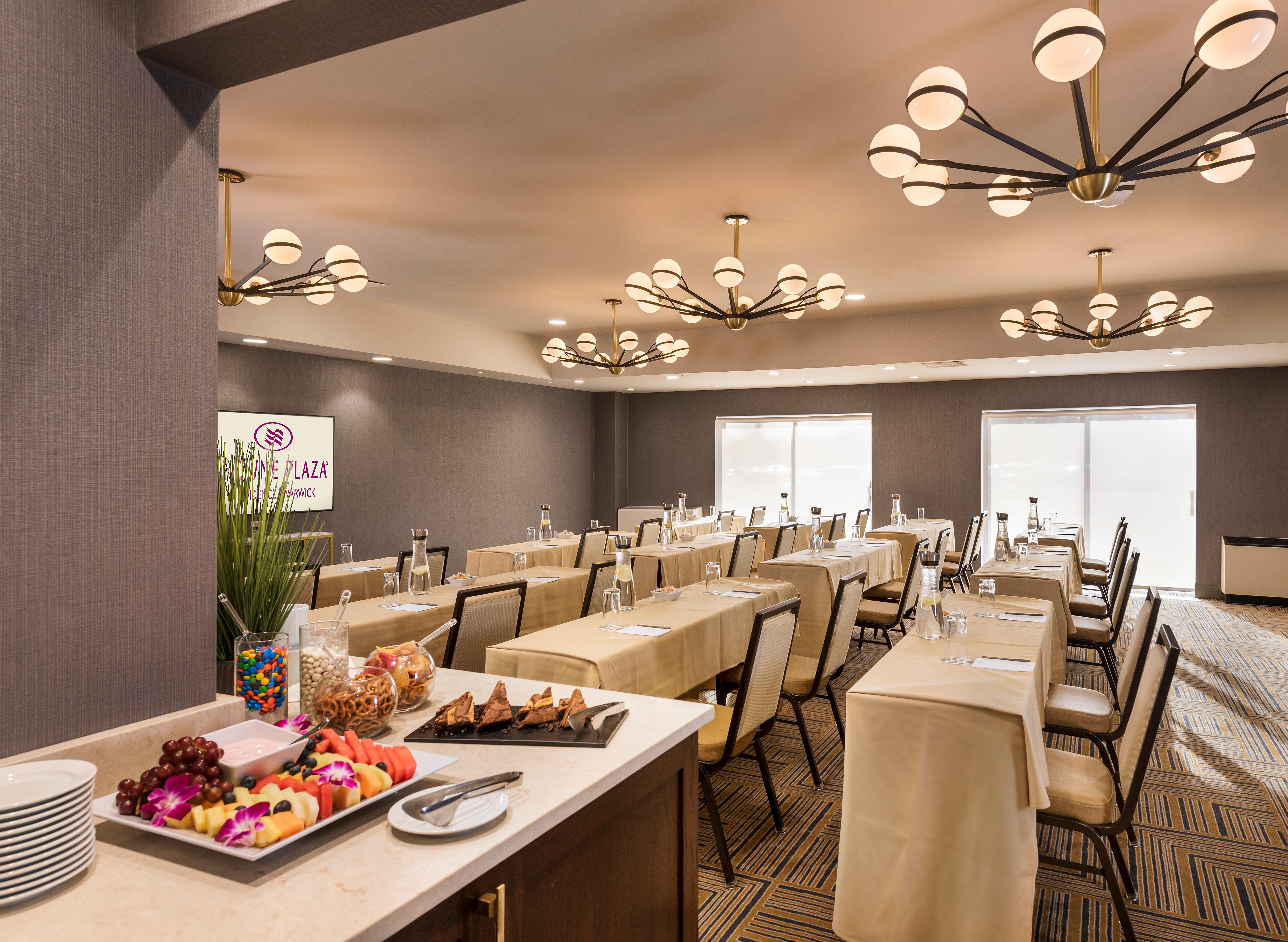 Отель Crowne Plaza Providence-Уорик Экстерьер фото