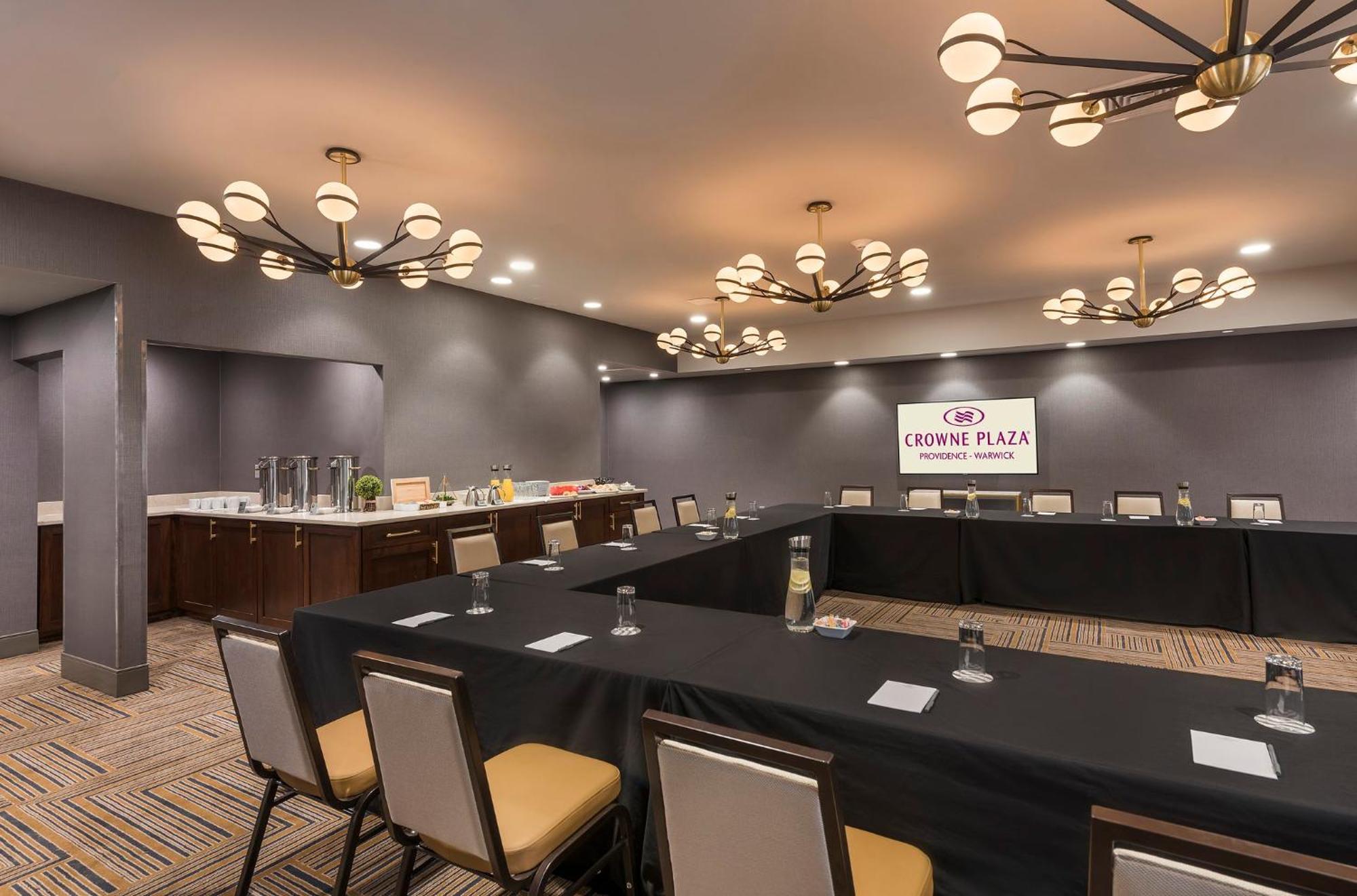 Отель Crowne Plaza Providence-Уорик Экстерьер фото